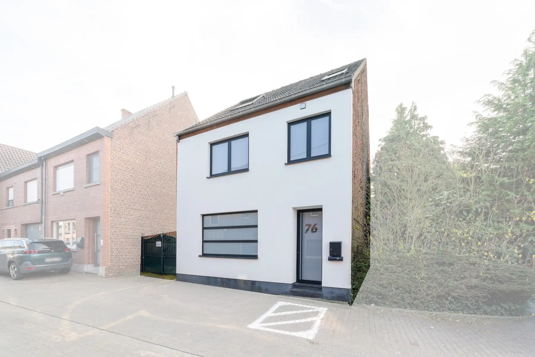 TE KOOP - deels gerenoveerde woning met 4 slaapkamers foto {{pictureIndex}}