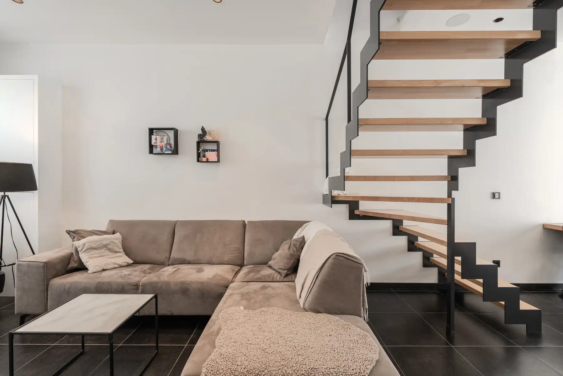 Instapklare, trendy rijwoning op leuke locatie in Oostende. foto 3