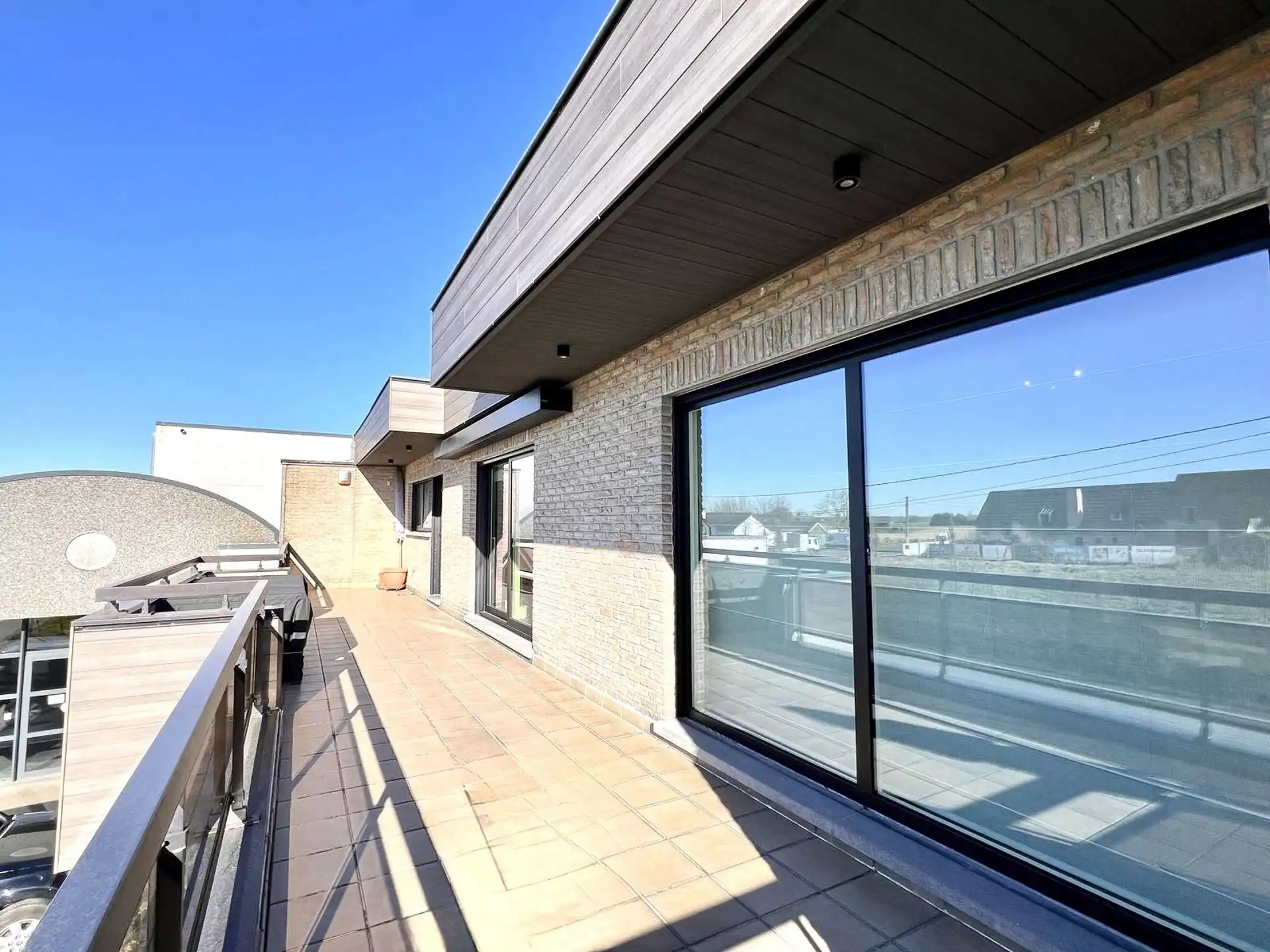 TOPgelegen commerciële hoek (showroom en atelier) met parking! foto 14