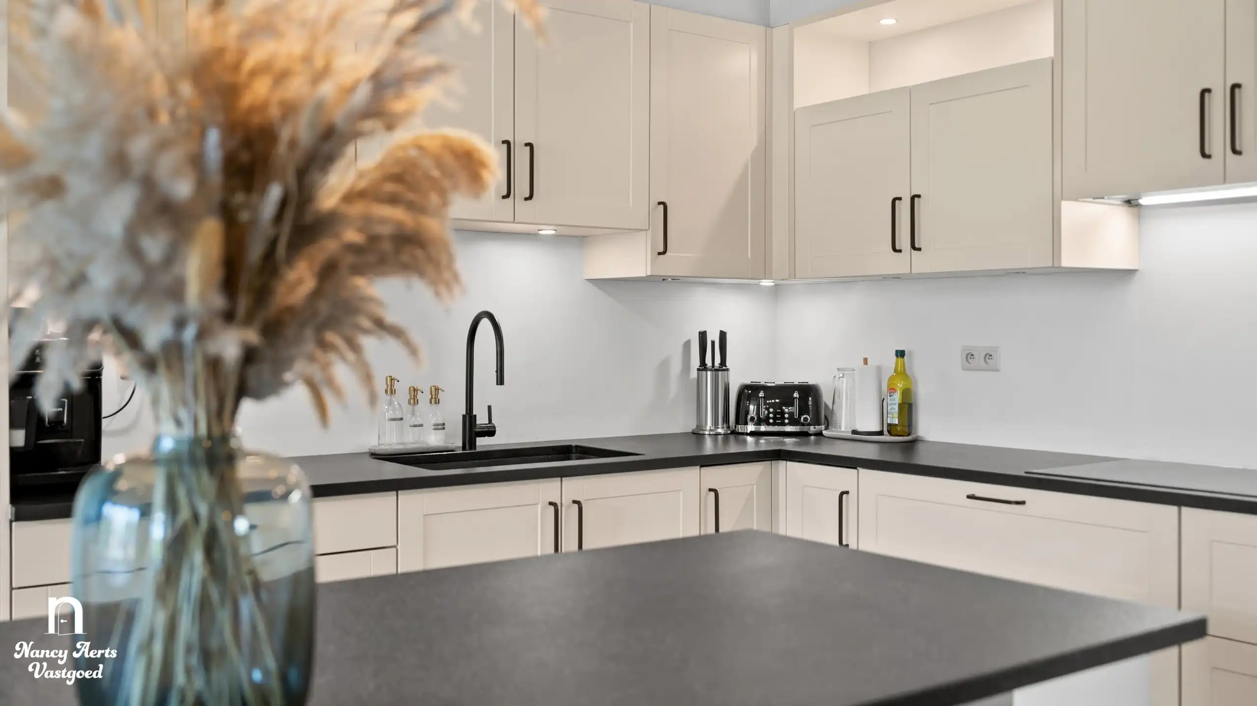 Verrassend ruime woning met aparte studio op rustige locatie foto 12