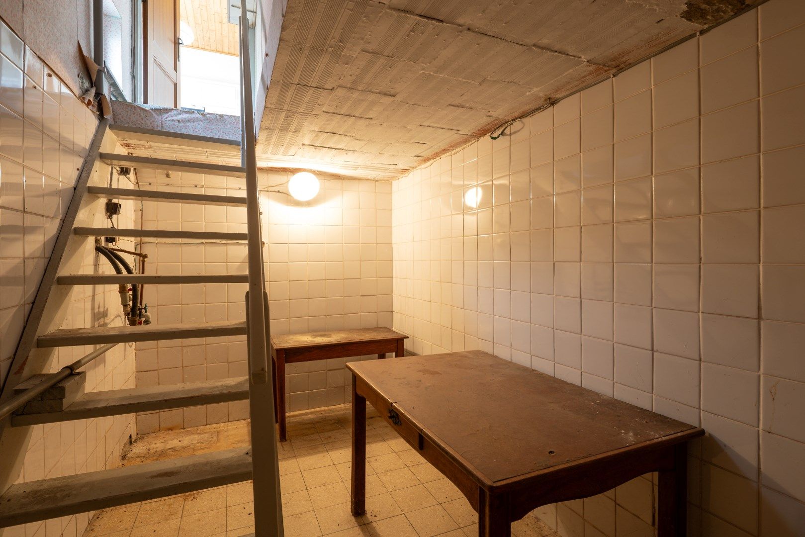 Deze ruime, te renoveren woning wordt verkocht. foto 32