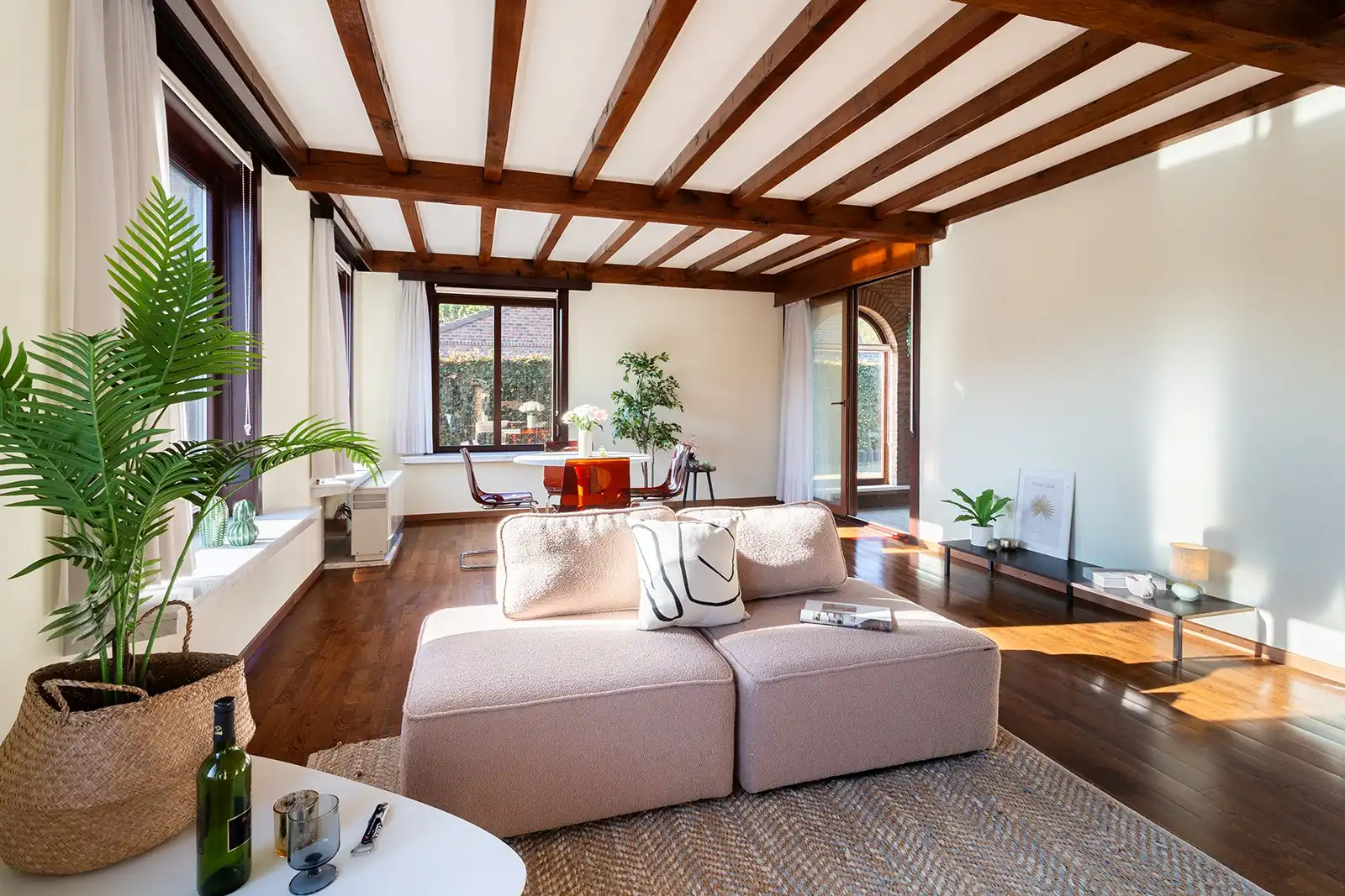 Karaktervol huis in een residentiële wijk foto 3
