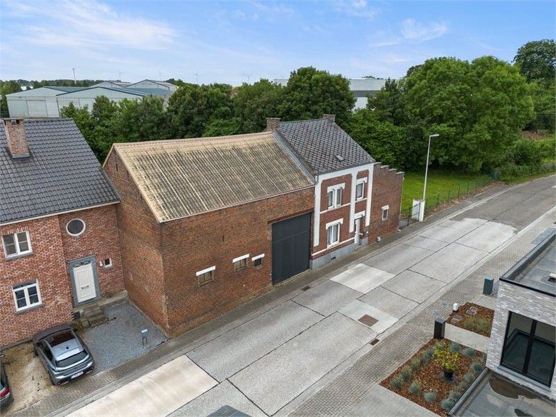 TE RENOVEREN GEZINSWONING MET LOODS IN HET LANDELIJKE GINGELOM foto 32