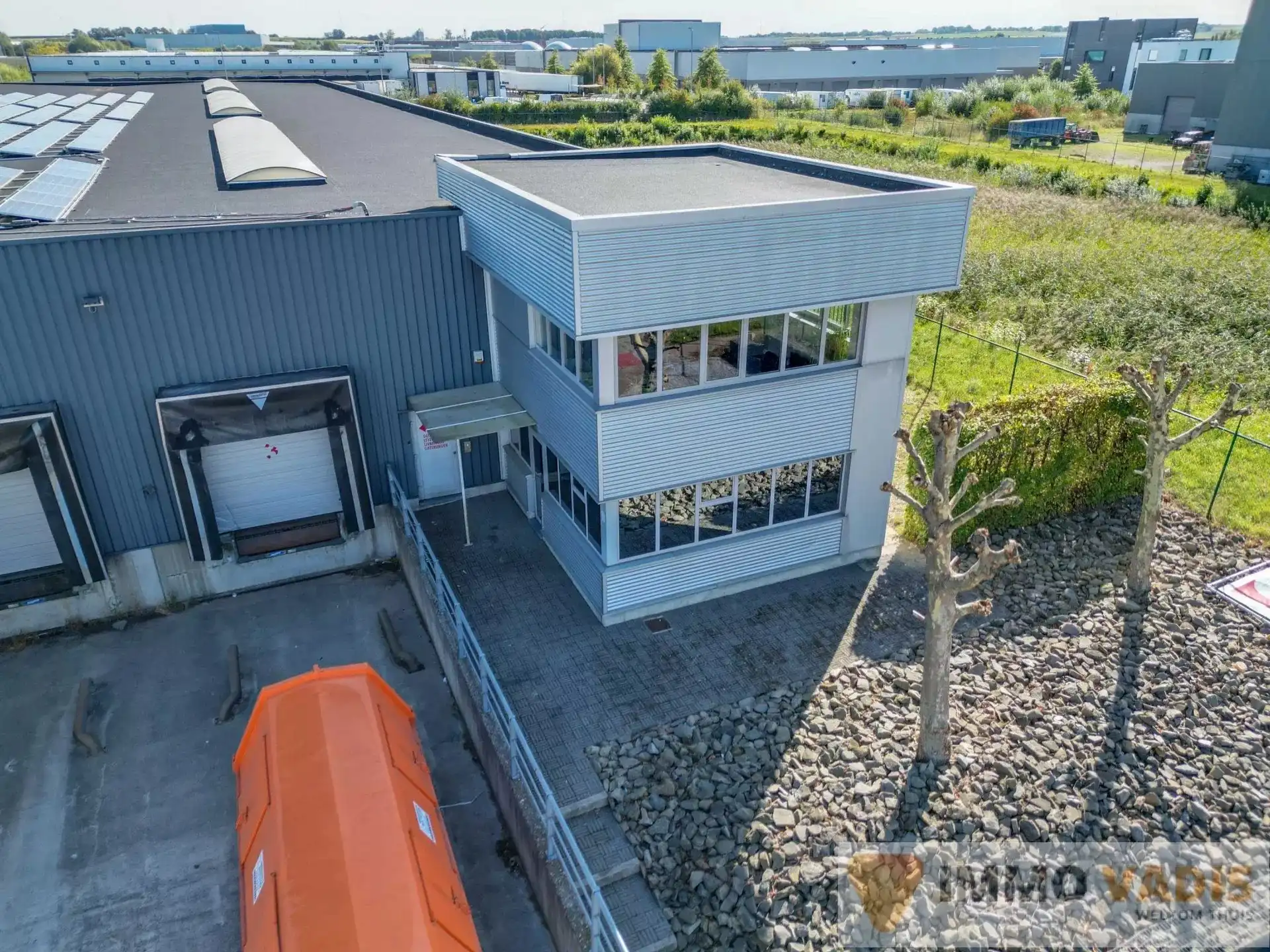 Industrieel gebouw op strategische locatie foto 3