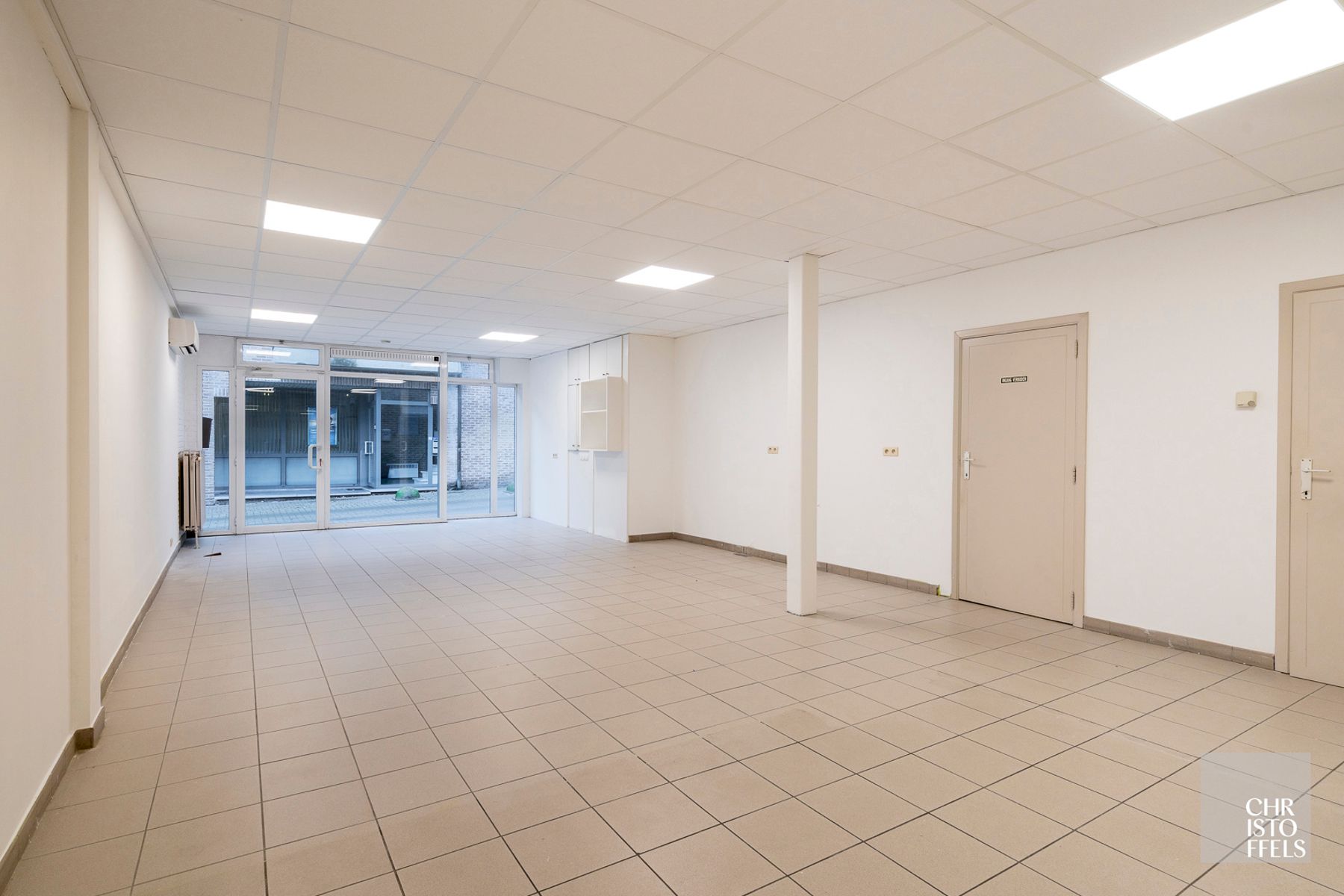 Commerciële ruimte van 82m² in het centrum van Lanaken!   foto 3