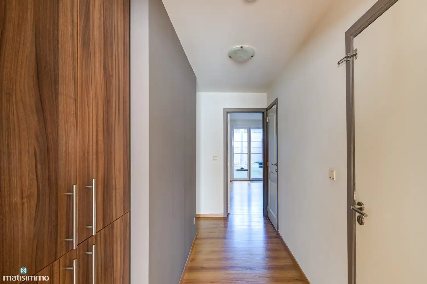 VERZORGD INSTAPKLAAR APPARTEMENT MET 2 SLAAPKAMERS EN RUIM TERRAS TE MUNSTERBILZEN foto 3