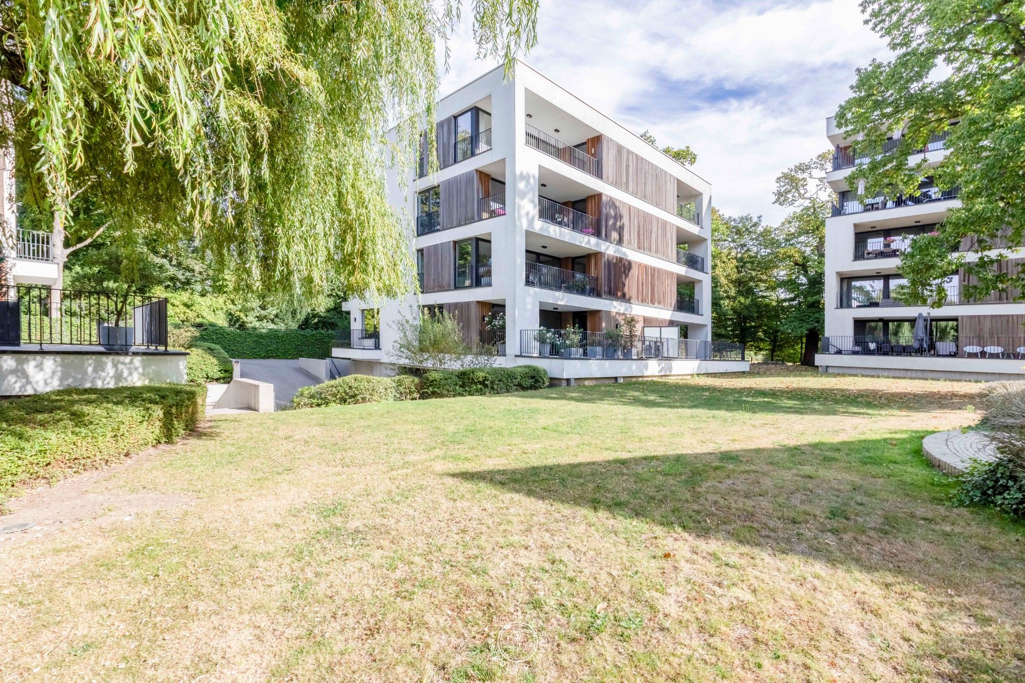 Buitengewoon penthouse met 3 slaapkamers in mooie groene omgeving foto {{pictureIndex}}