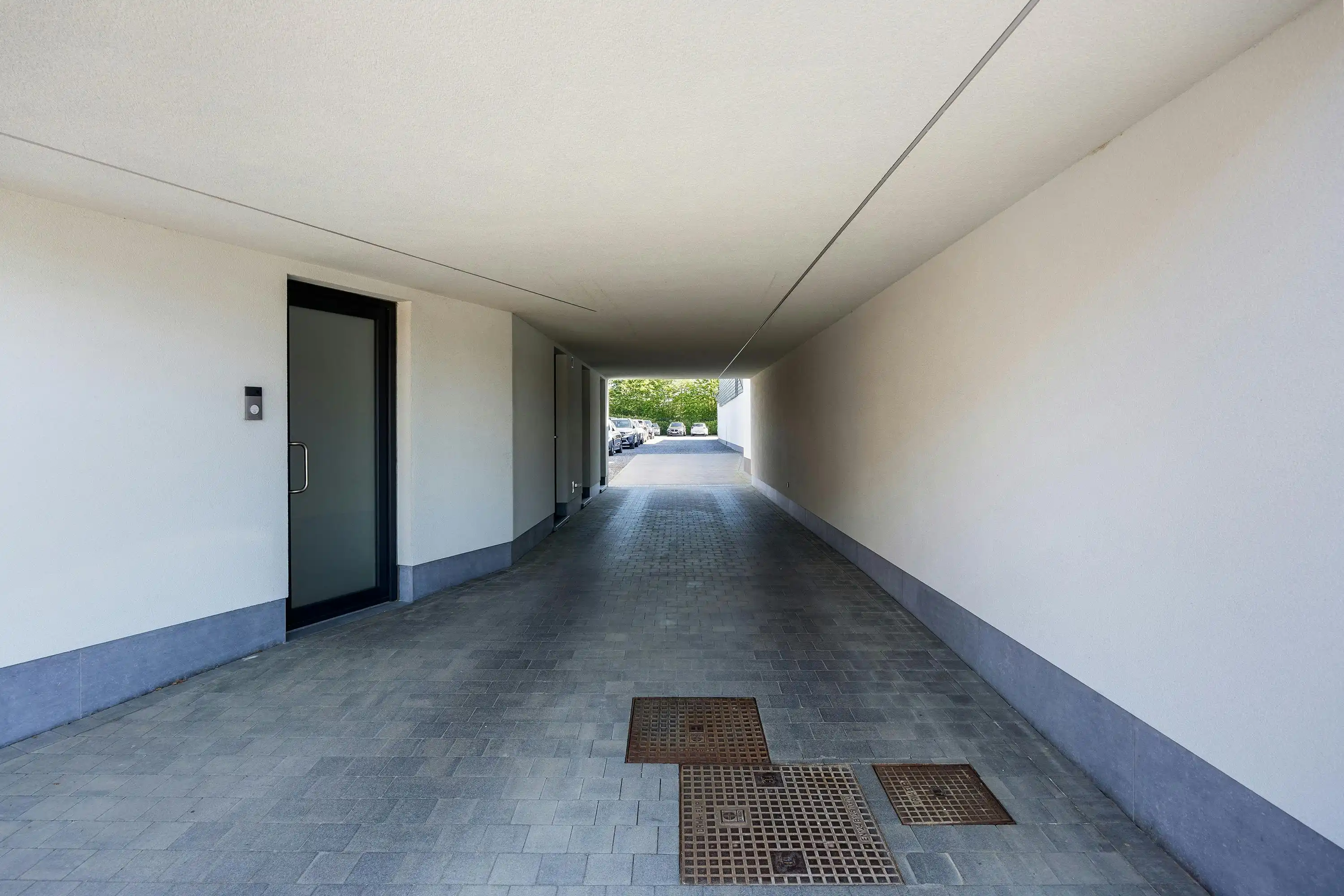 Ruim triplexappartement met terras in Zonhoven foto 19