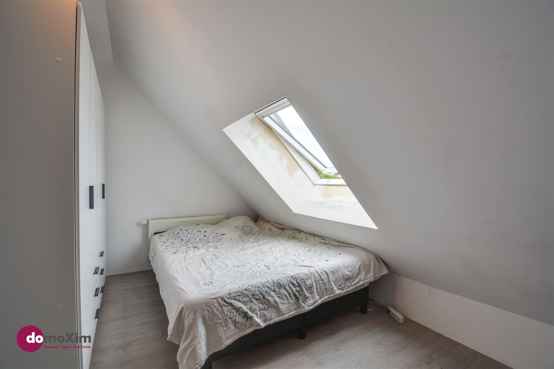 Centraal gelegen woning met 4 slaapkamers en grote tuin foto 12