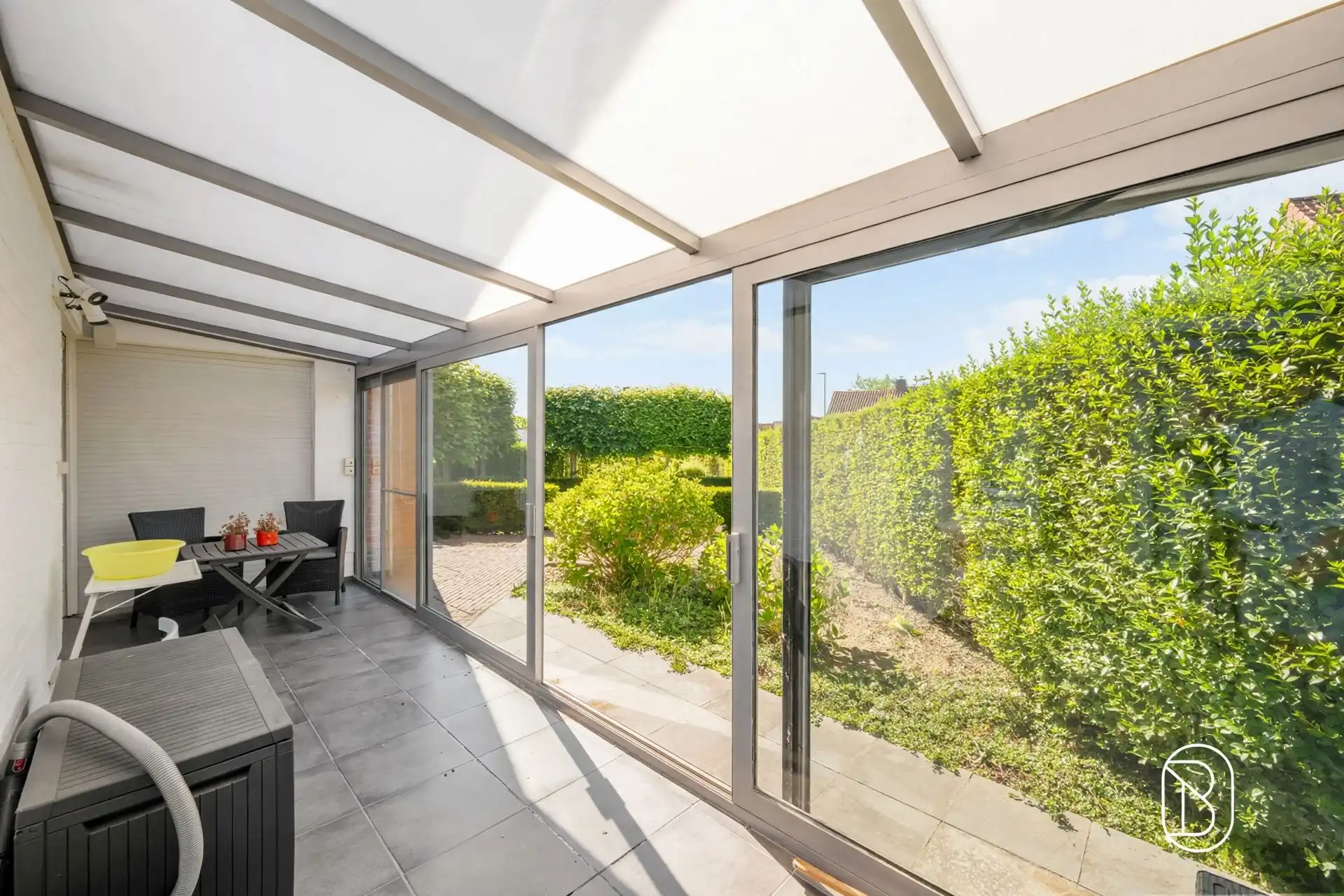 Instapklare gezinswoning met garage en oprit, en ruime loods foto 16