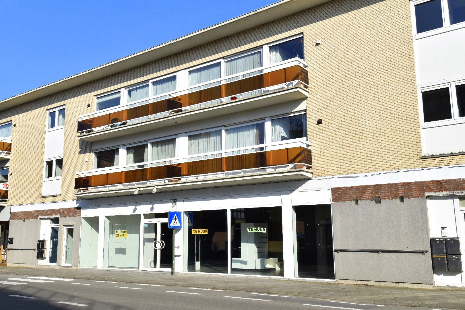 Instapklaar 2-slaapkamerappartement met terras te koop in Gullegem-centrum foto {{pictureIndex}}