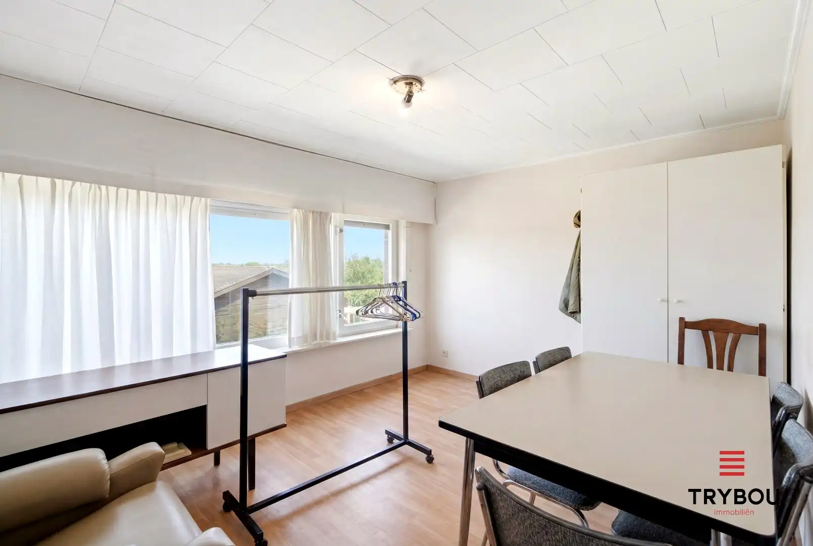 Alleenstaande woning op een ruim perceel met 3 slaapkamers en 2 garages!  foto 14