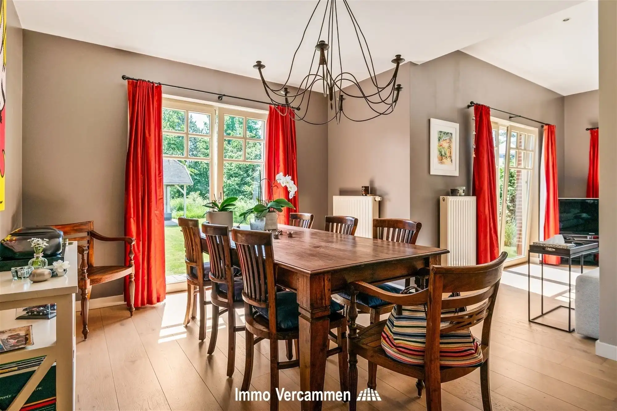 Elegante herenwoning met 4 slaapkamers, ruime zolder en zonnige tuin in Koningshooikt foto 7