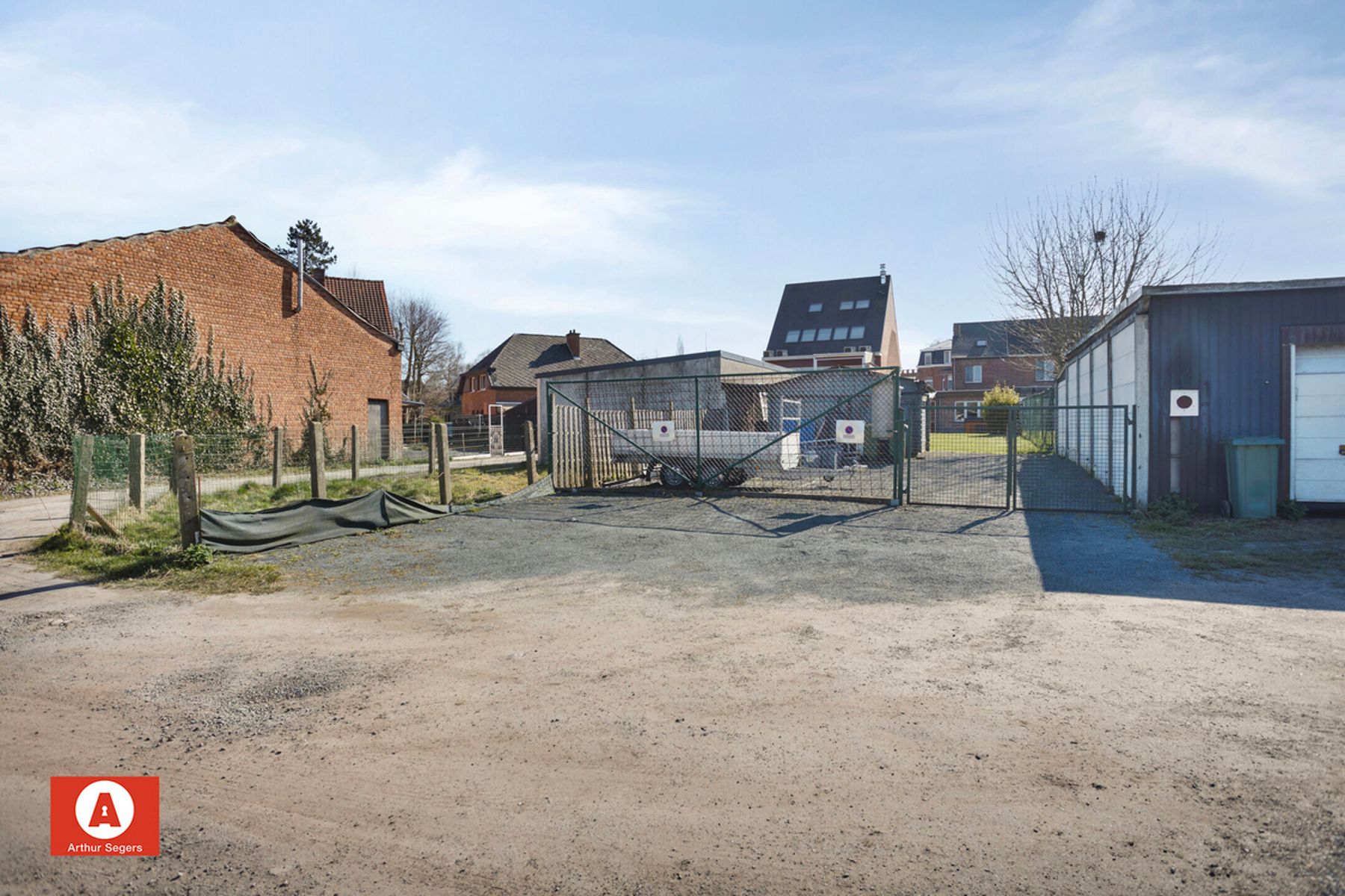 Gezinswoning met 4 slaapkamers, tuin en gerenoveerd dak. foto 30