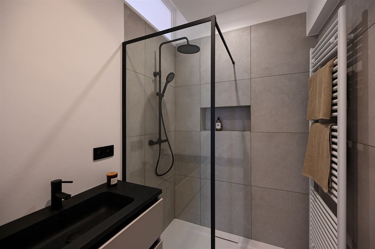 Volledig gerenoveerde opbrengsteigendom met 2 vergunde duplex-appartementen  foto 5