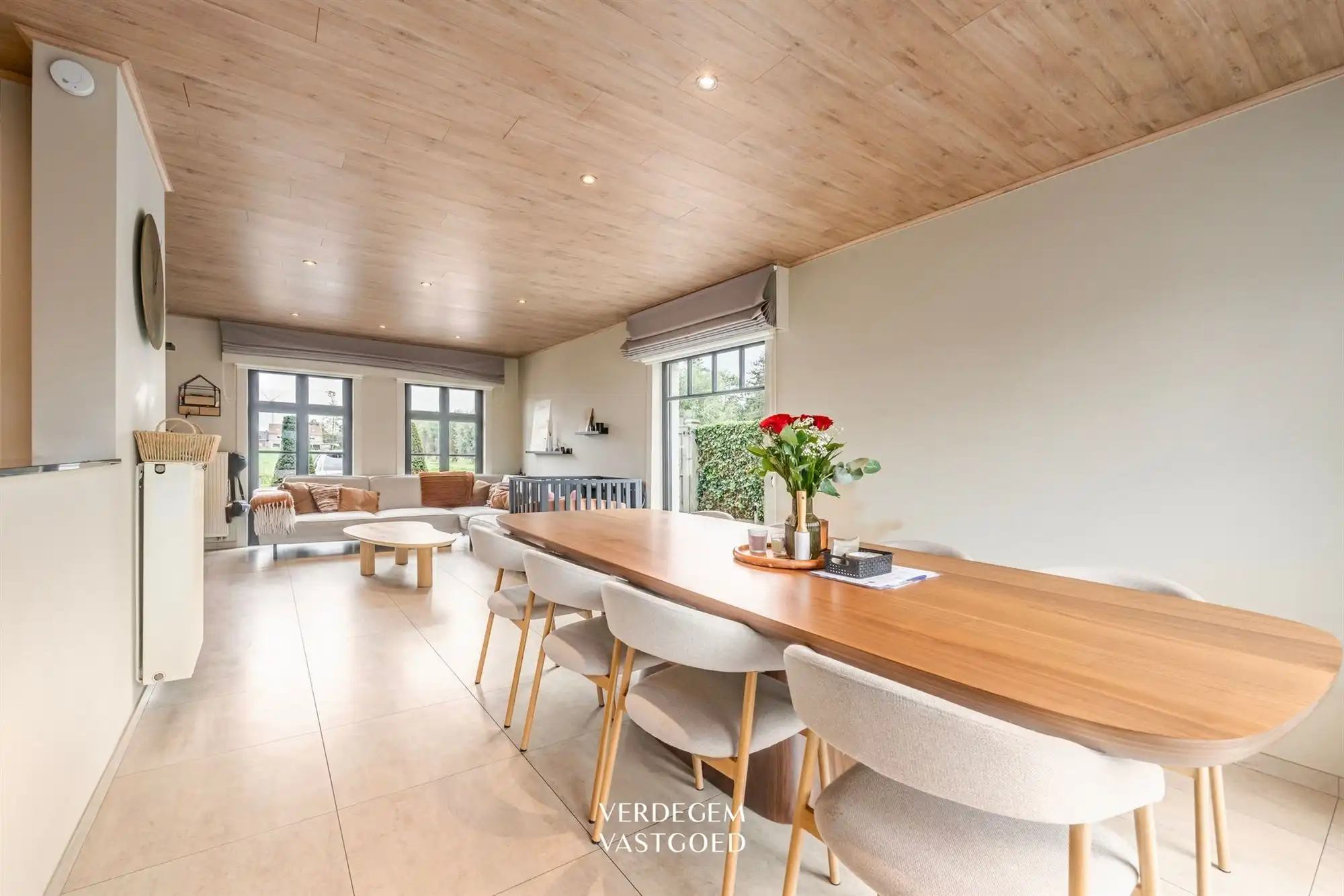 Sfeervolle, energiezuinige halfopen woning met drie slaapkamers en prachtig tuinatelier foto 4