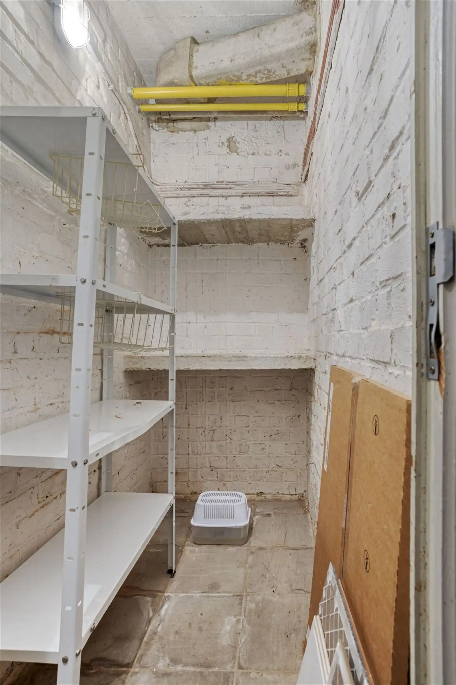 Gerenoveerd appartement met 1 slaapkamer en garage foto 12