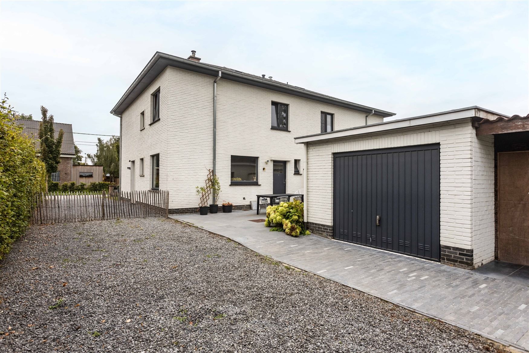 Charmante halfopen woning met tuin en garage te Drongen. foto 17