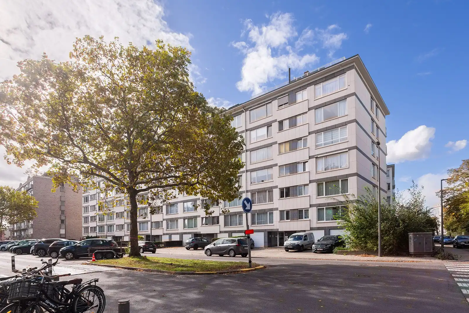 Ruim en licht appartement met 3 slaapkamers en terras foto 2