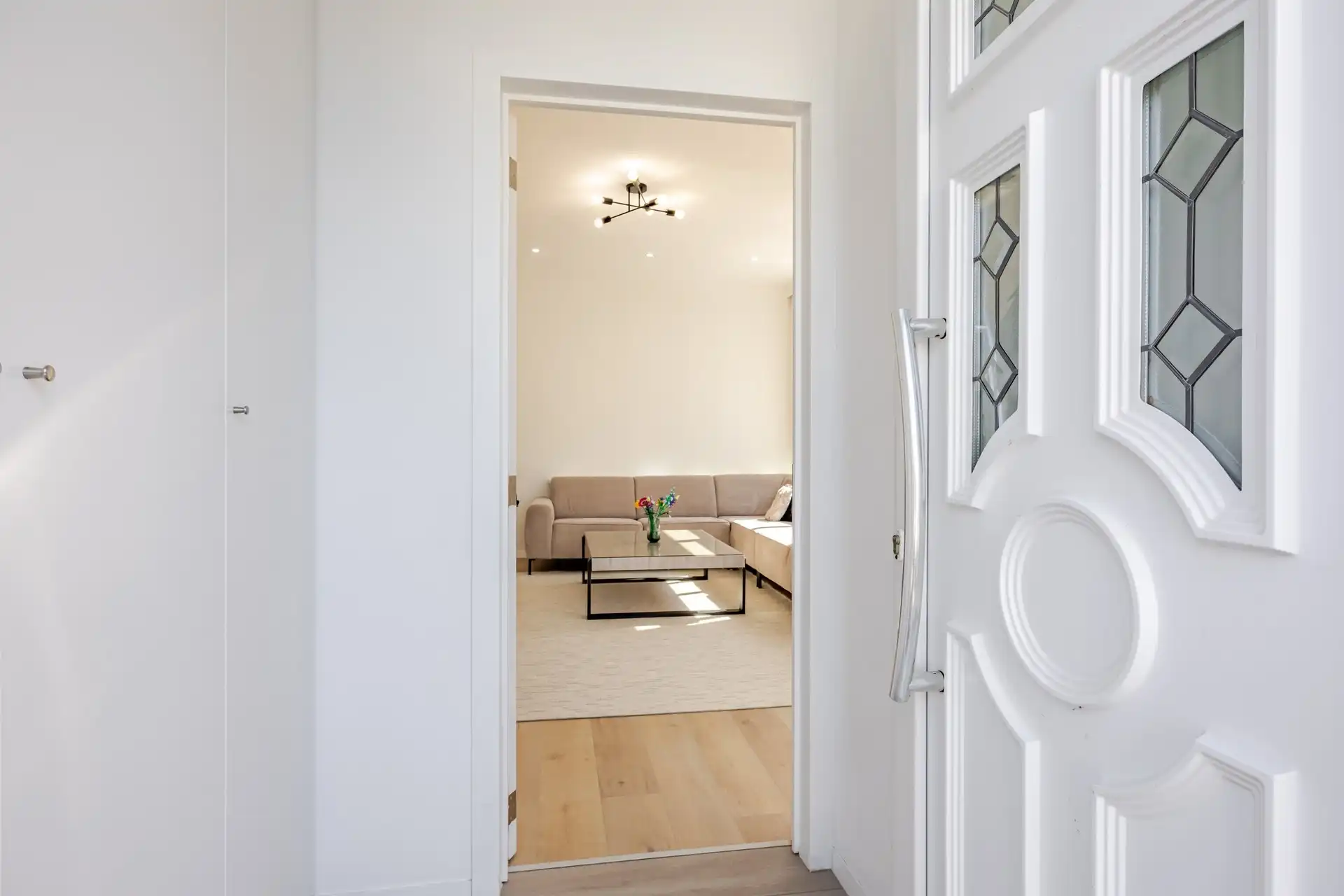 Top gerenoveerde woning met 3 slks op gunstige ligging foto 2