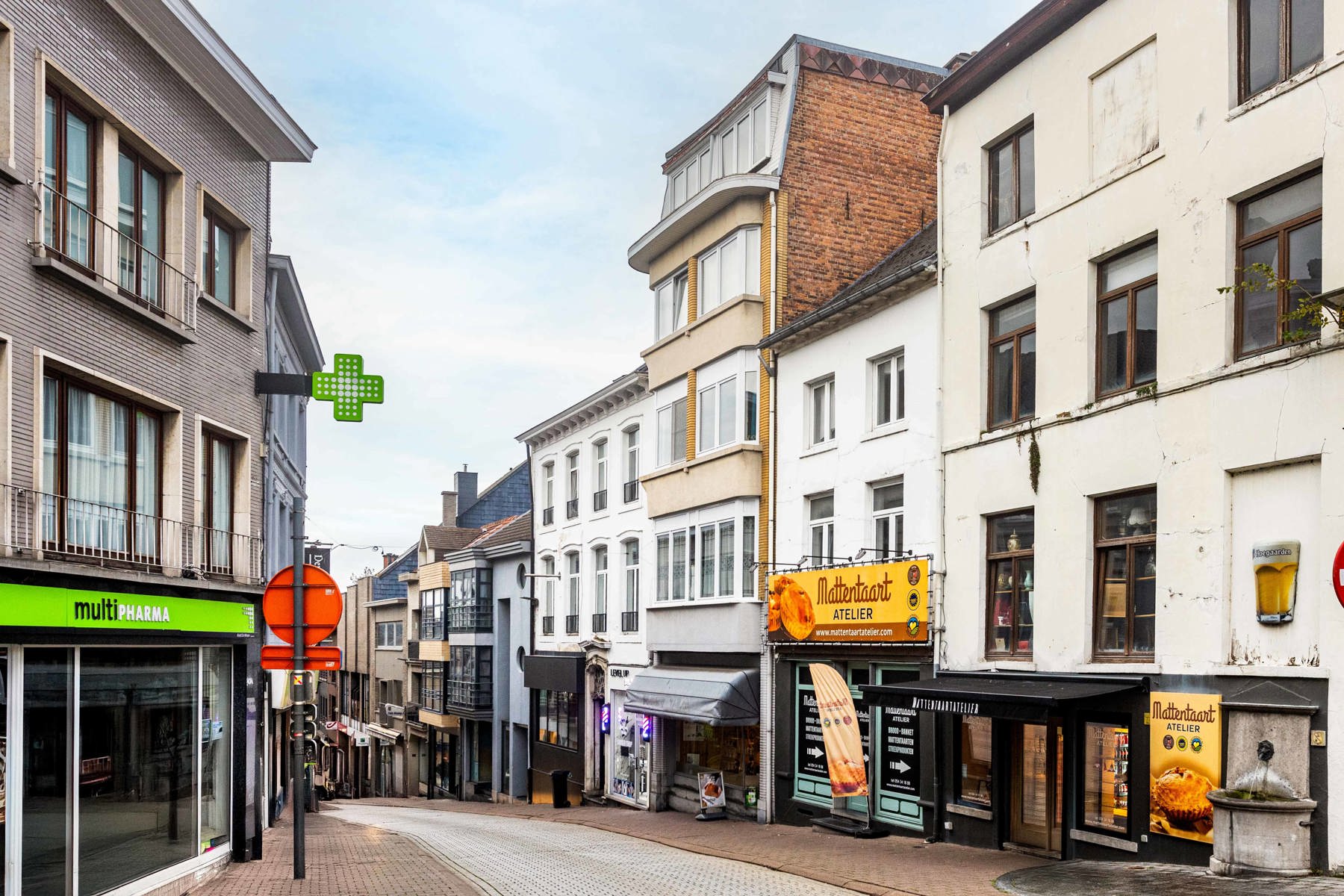 Handelszaak met verhuurpotentieel op topligging foto {{pictureIndex}}