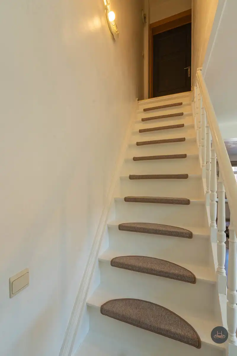 Ruime starterswoning met tuin en dubbele garage foto 9