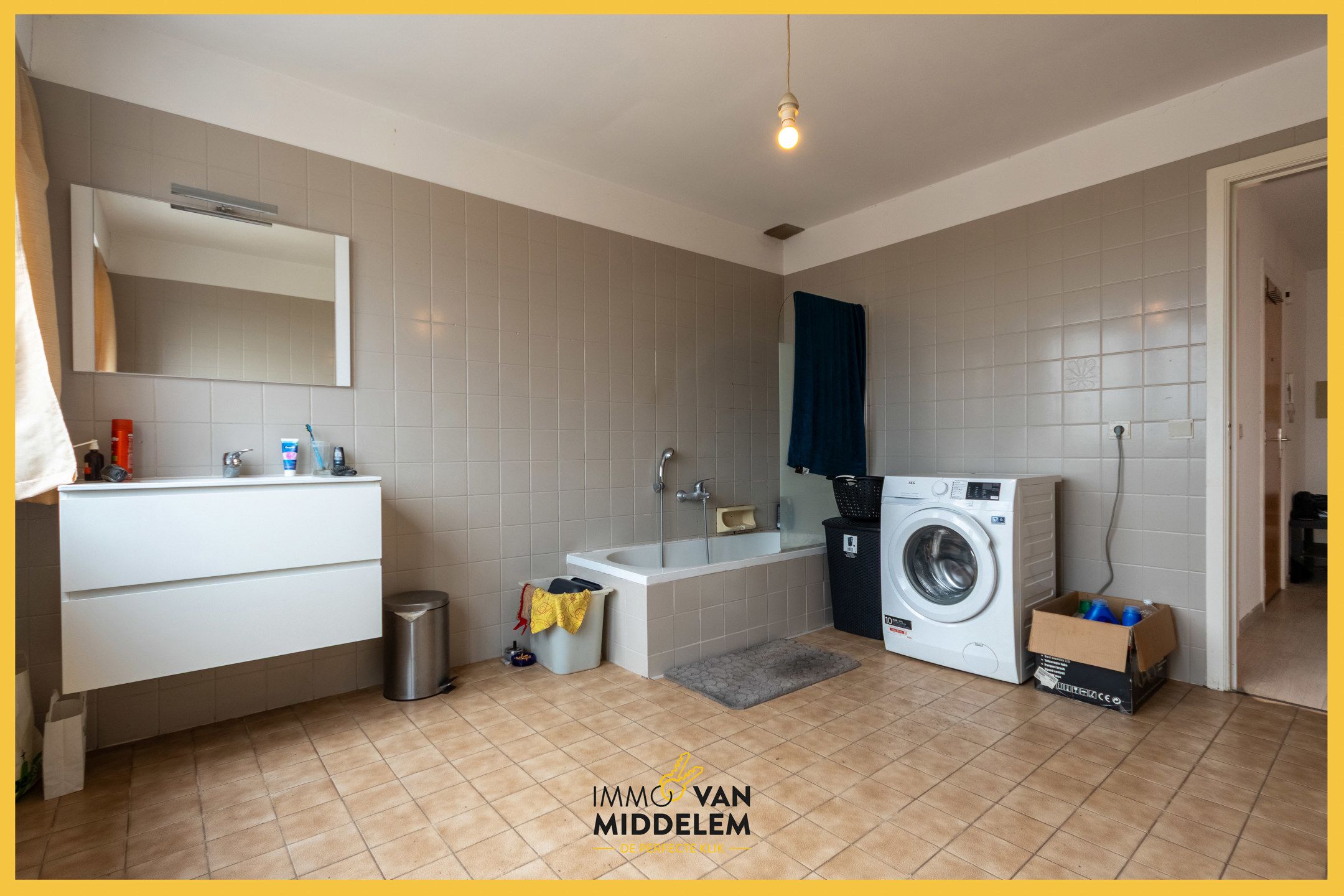 LICHTRIJK EN RUIM APPARTEMENT MET 2 KAMERS & GARAGE  foto 12