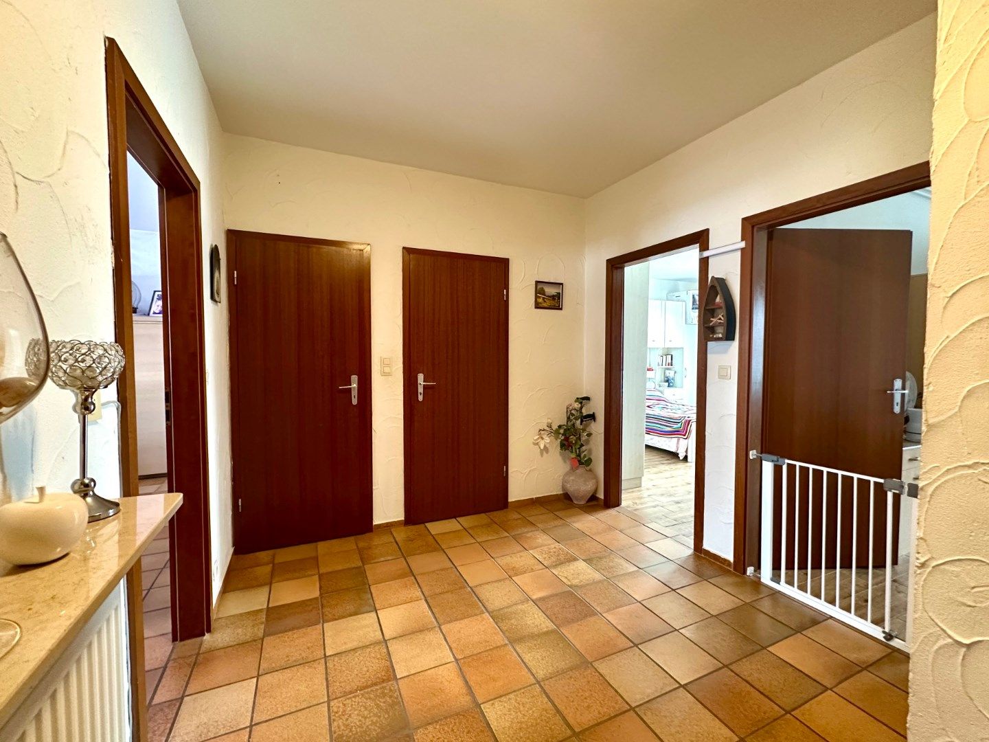 Ruim appartement met twee slaapkamers te Sint-Pieters foto 2