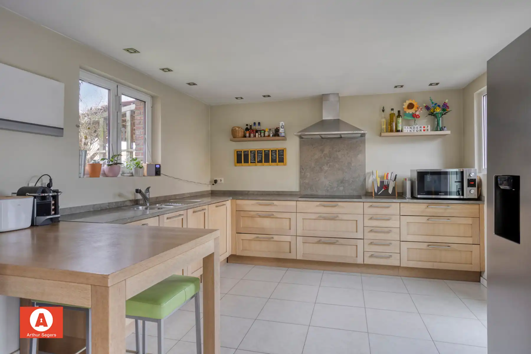 Karaktervolle open bebouwing met 5 slaapkamers en bureau foto 8