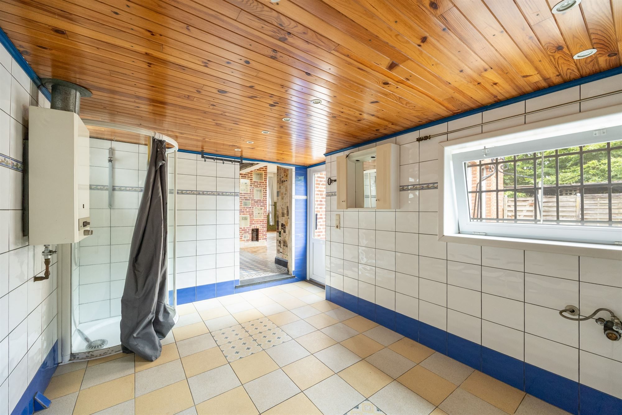 Lichtrijk op te frissen woning op 11a60ca foto 12