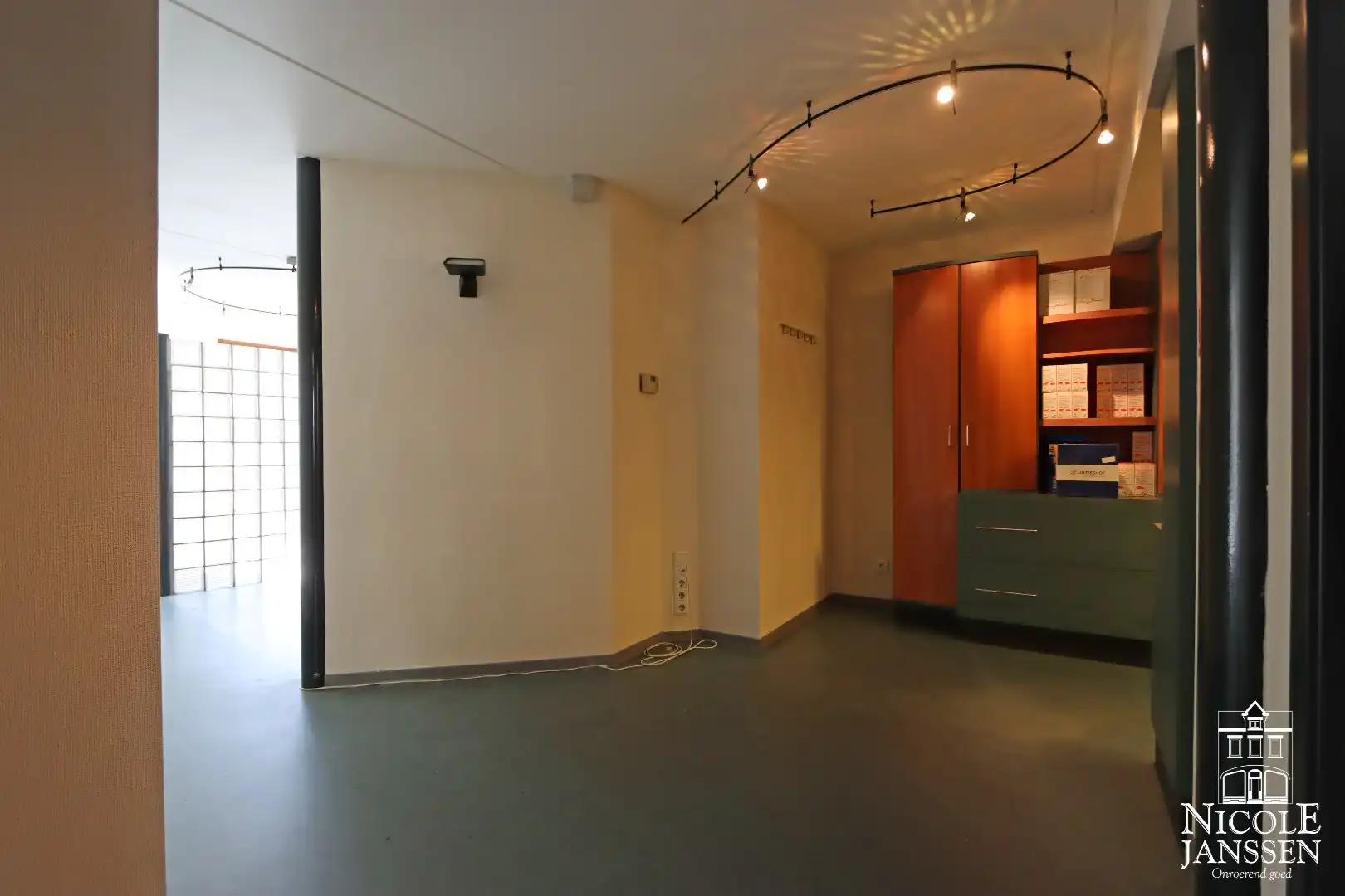 Verzorgd gelijkvloers handelspand  foto 4