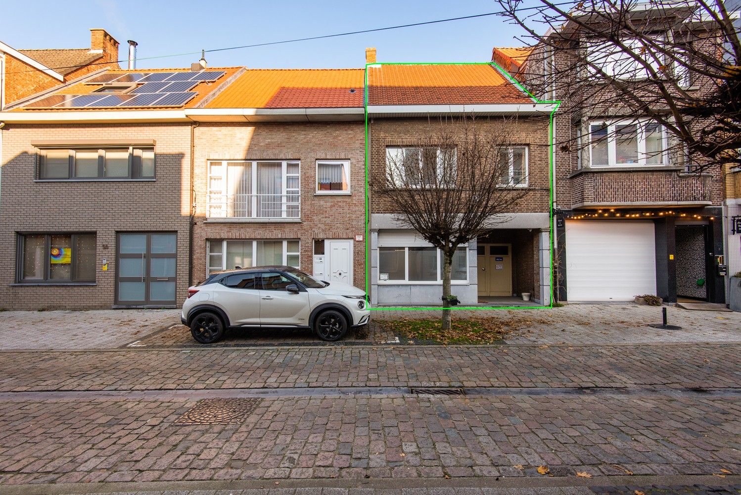 Ruime, te renoveren woning met 2 à 3 slpks, tuin & garage in Wommelgem! foto 1