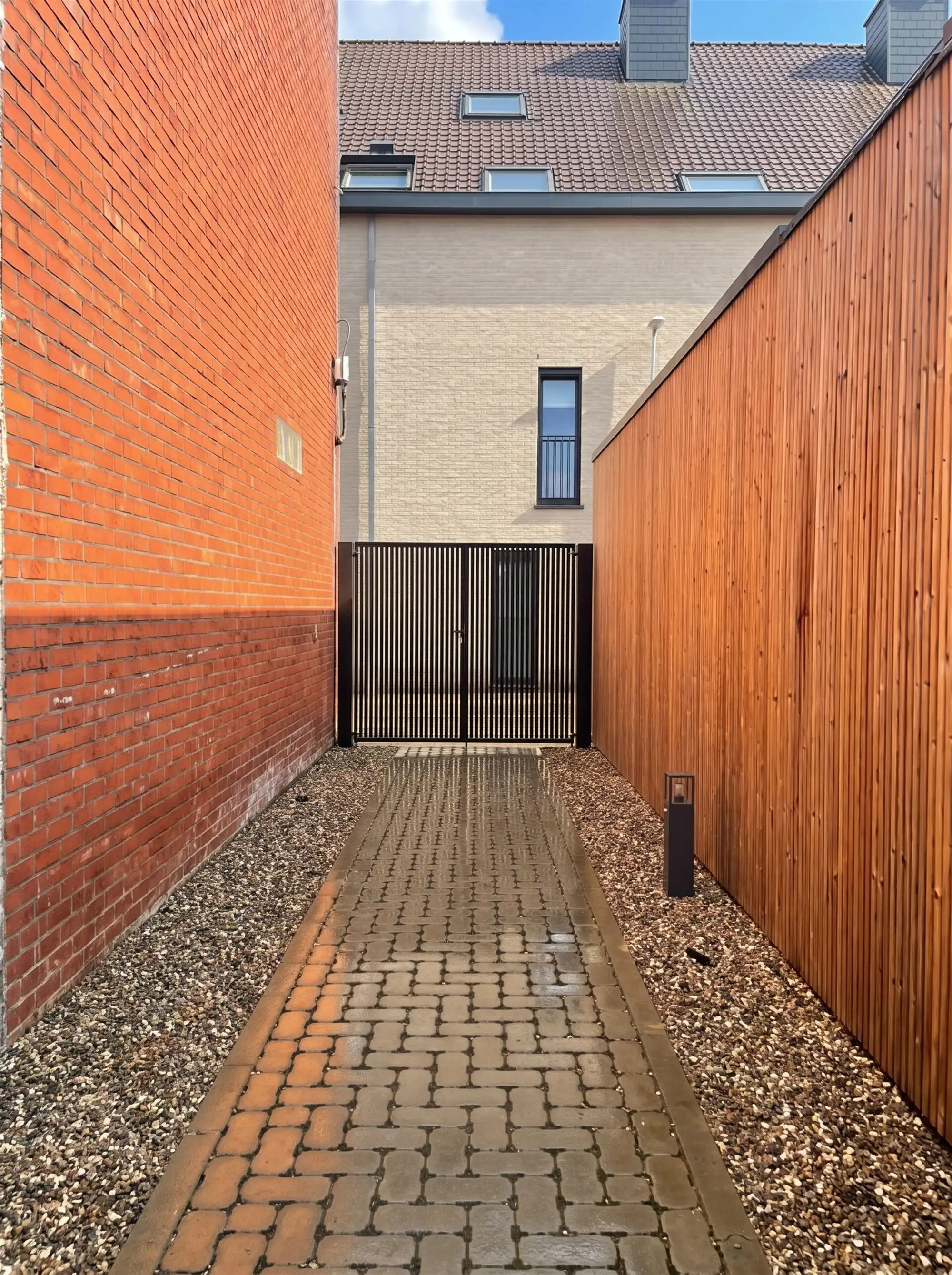 Ultra zichtbaar handelsgelijkvloers van 215m² en 10,5m vitrine op de markt foto 12