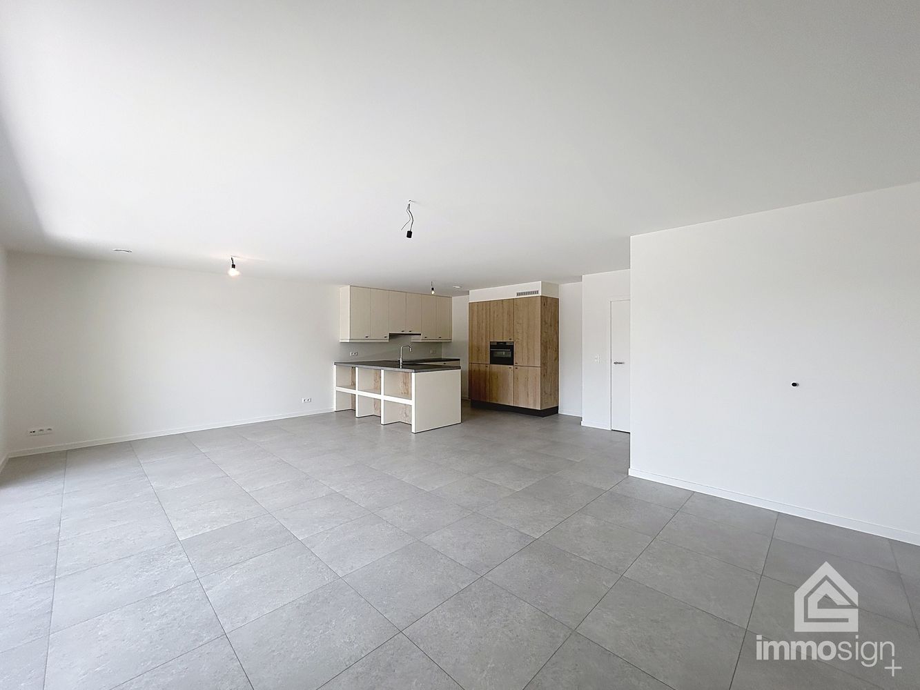 Instapklaar nieuwbouwappartement met 2 slaapkamers, terras en autostaanplaats te Kinrooi foto 4