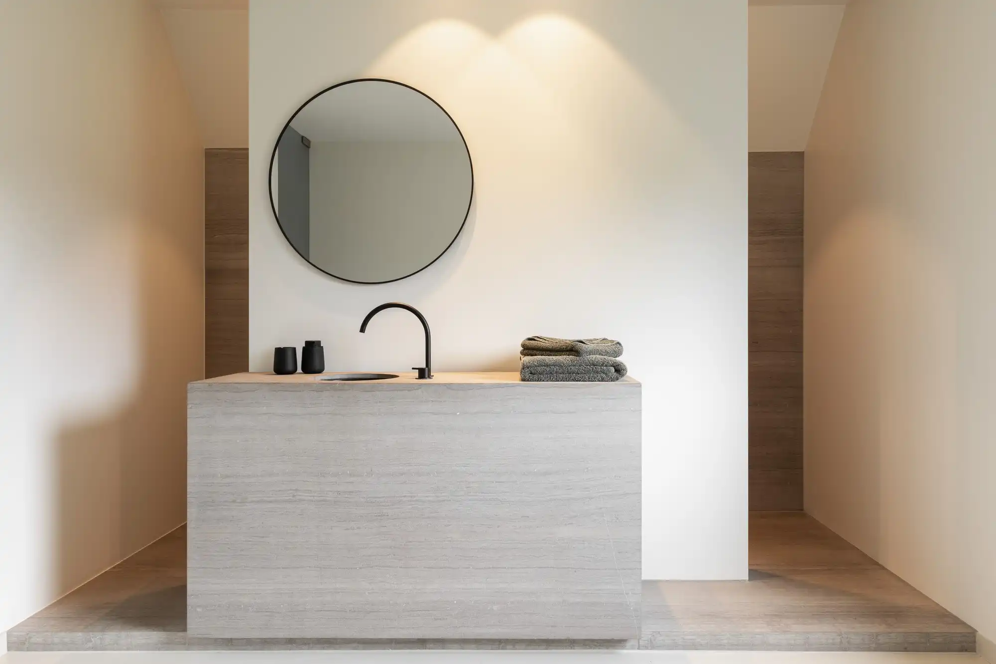 Rustig gelegen vernieuwde villa foto 22