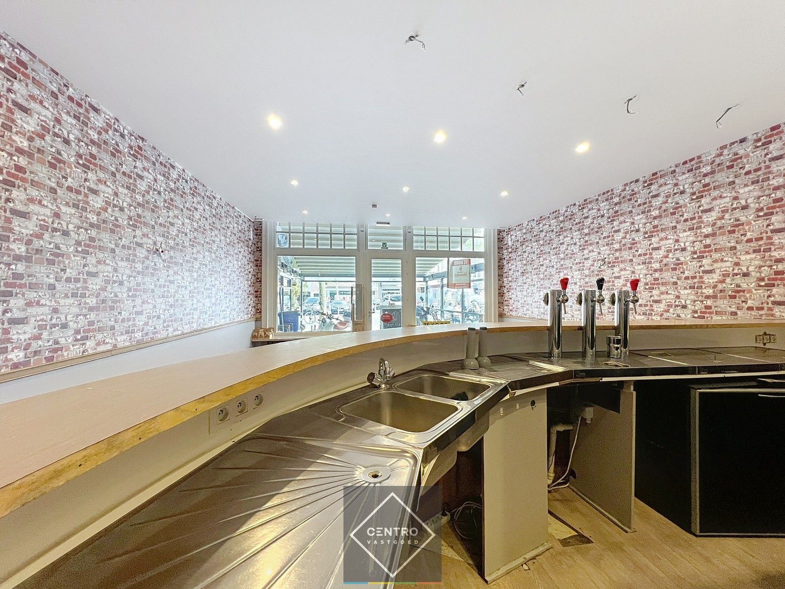 Ruim instapklaar handelspand met te renoveren woning (vroeger café Comodo en ook café Mozart) op de Grote Markt (Izegem) ! foto 10