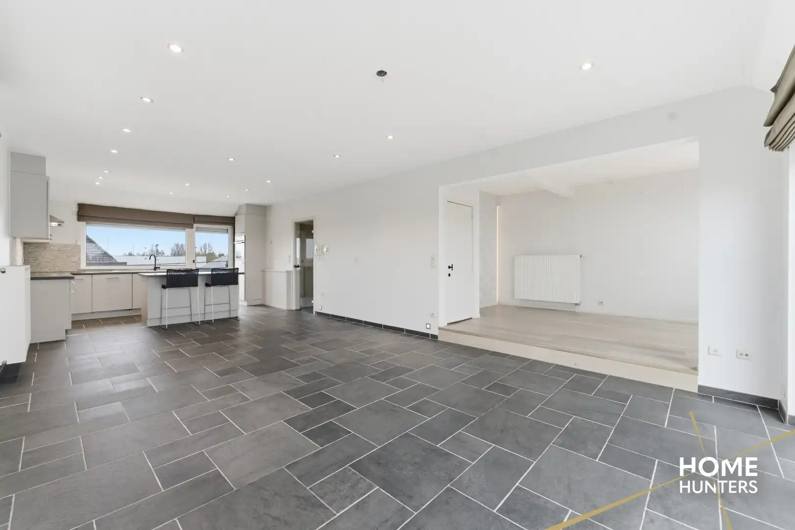 Stijlvol duplex appartement met 3 slaapkamers in hartje Kortemark! foto 5