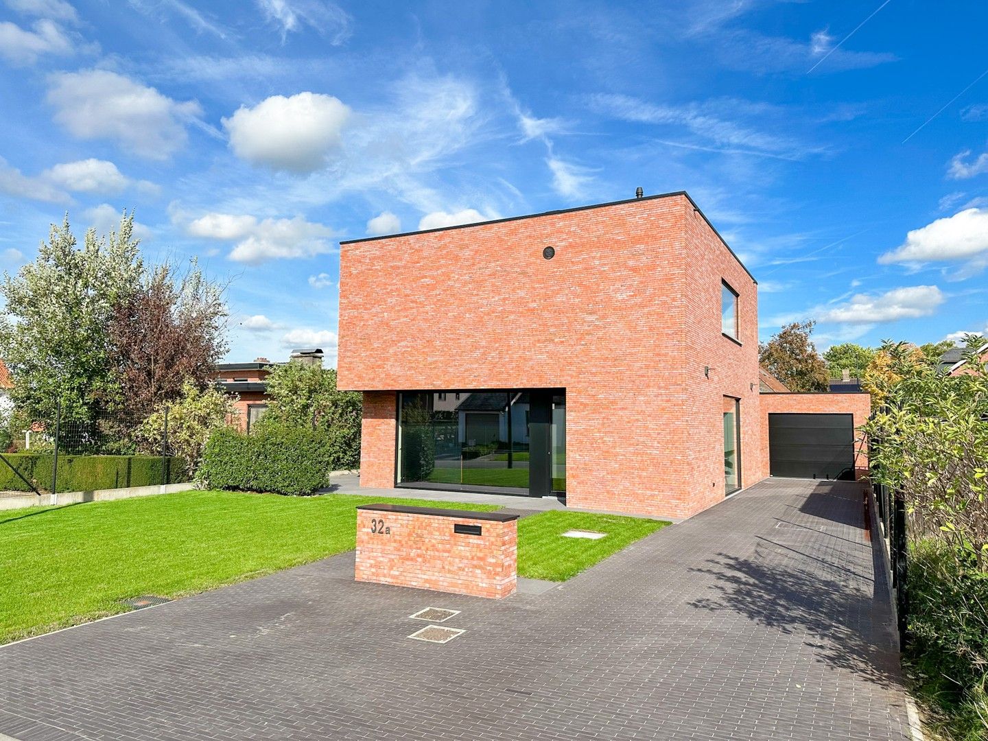 Unieke en uiterst energiezuinige nieuwbouwvilla foto {{pictureIndex}}