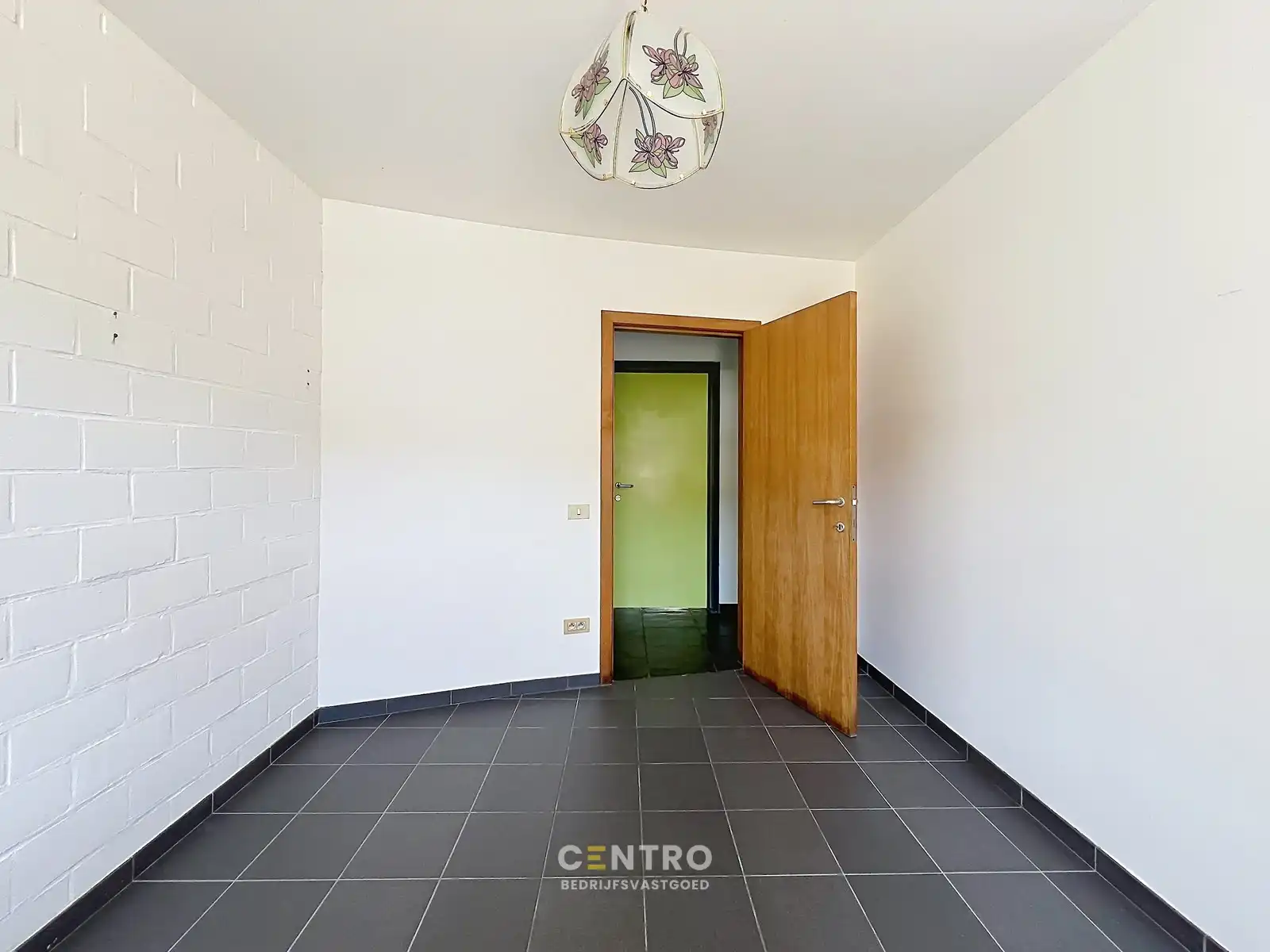 Magazijn met woning in Oostnieuwkerke mét uitbreidingsmogelijkheden - Ideaal voor combinatie wonen en werken. foto 35