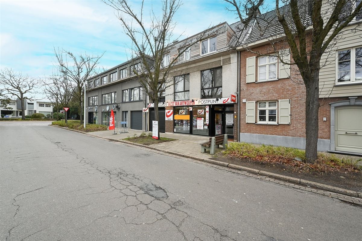 Mooi 1 slaapkamer appartement met handelsruimte en garage foto 29