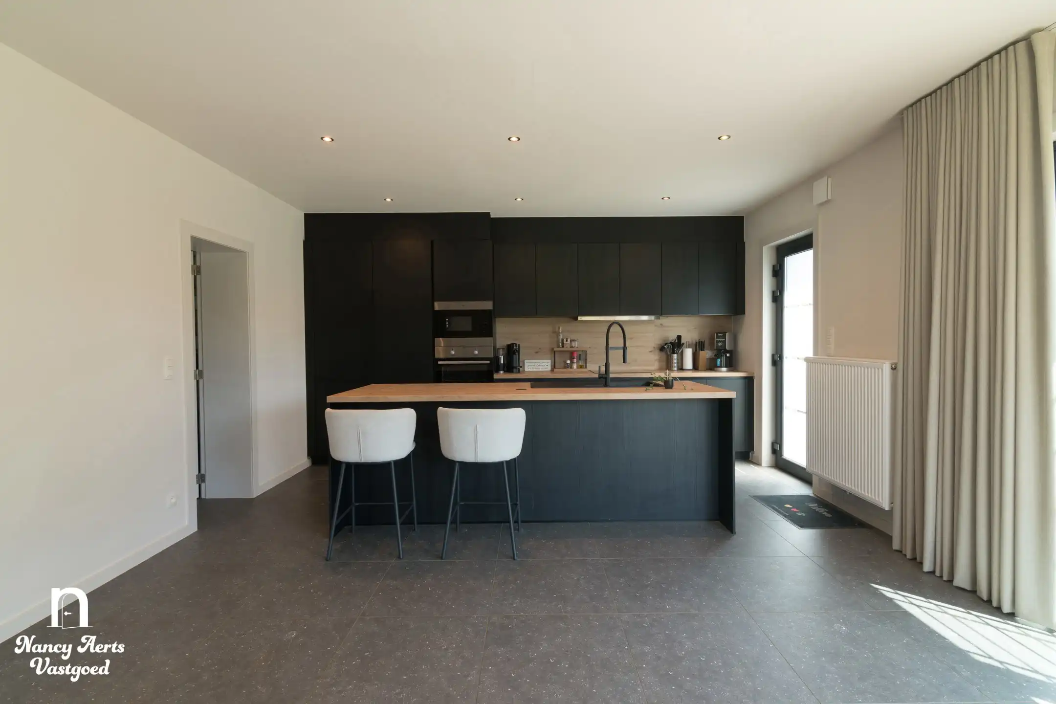 Lichtrijke en perfect afgewerkte woning op royaal perceel foto 13