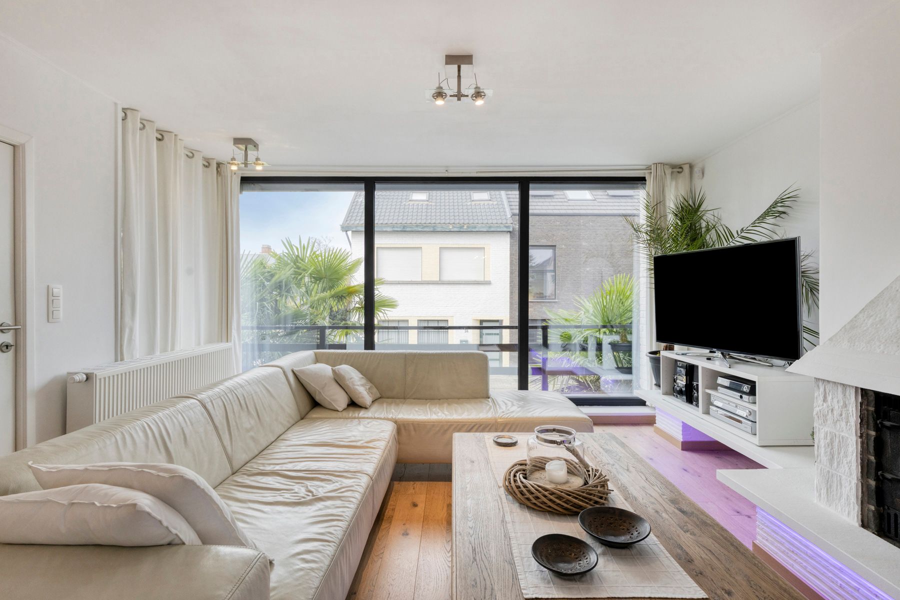 Charmante, grotendeels gerenoveerde bungalow op toplocatie! foto 5
