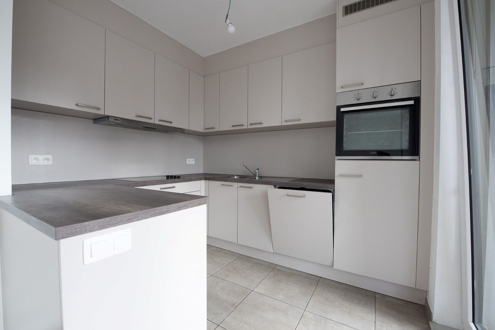 Volledig instapklaar appartement TE HUUR in centrum Waregem!  foto 3