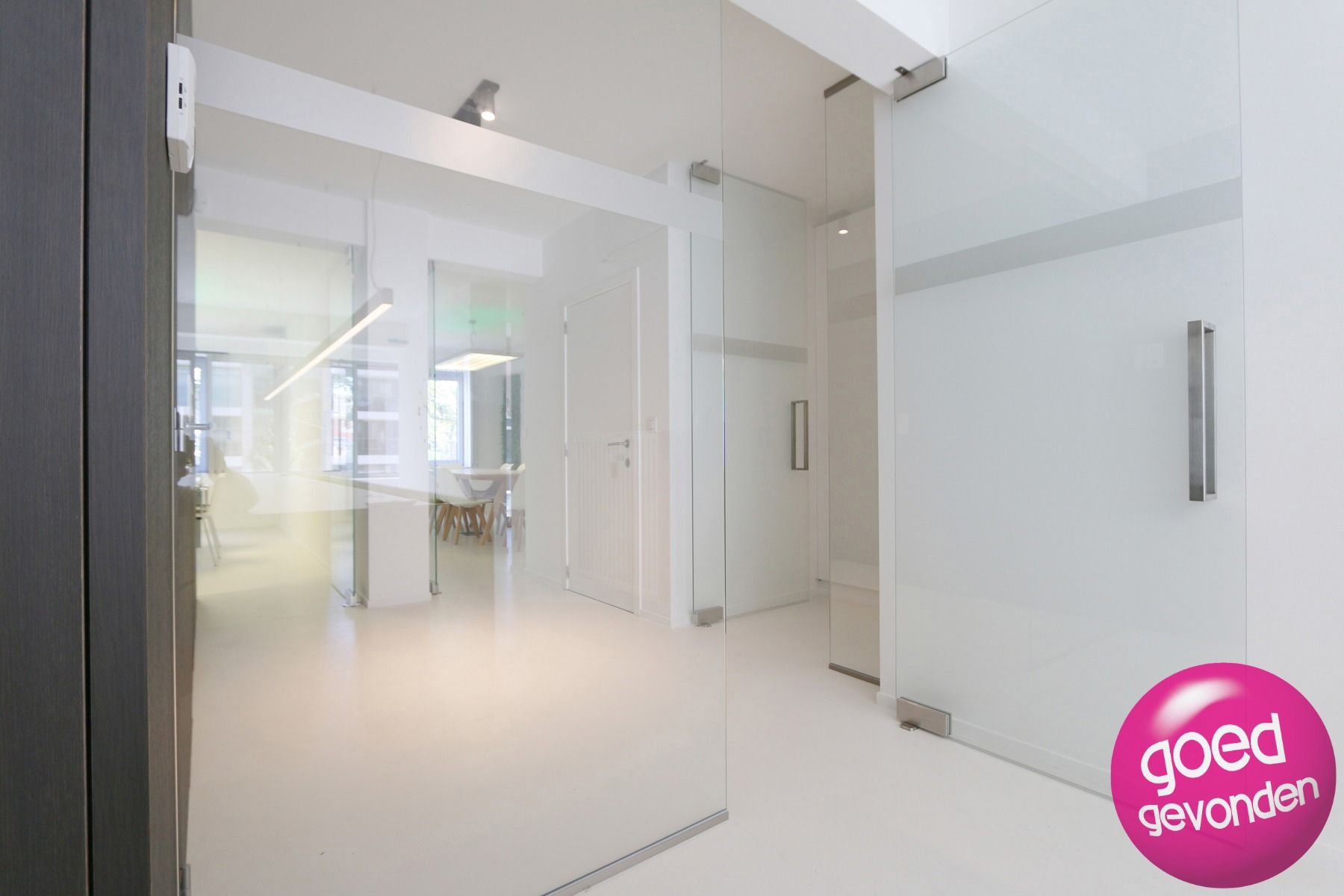 PLUG-IN modern kantoor + veel passage foto 23