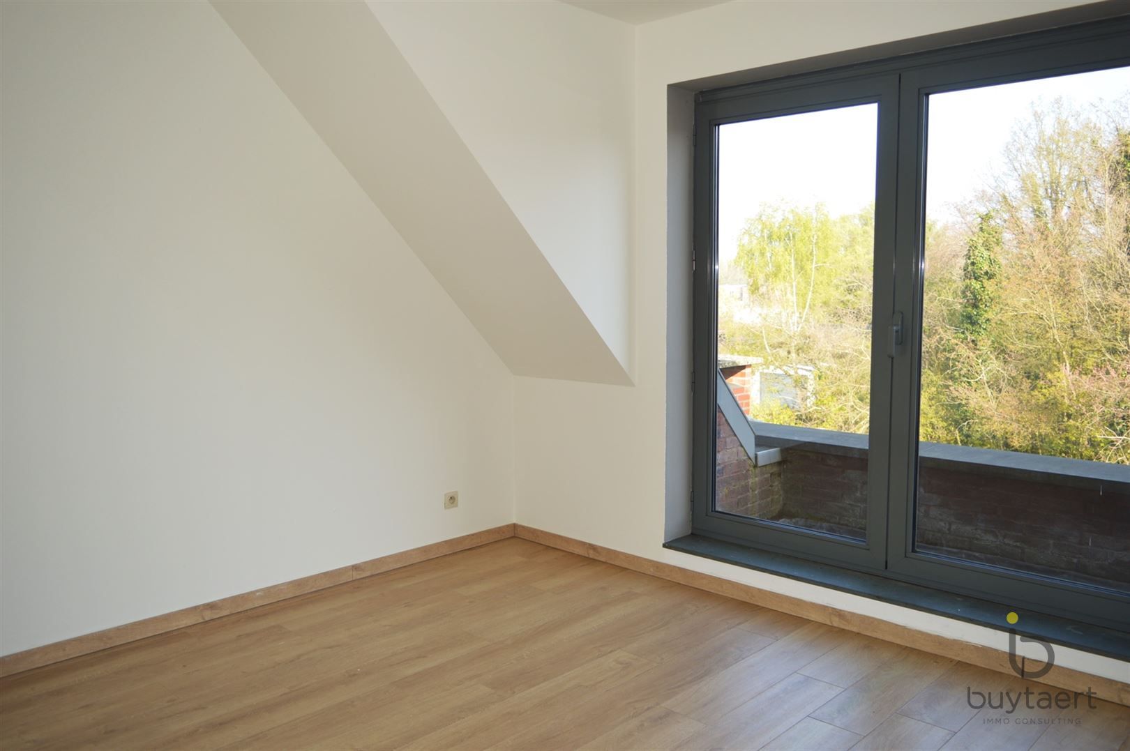 Appartement met één slaapkamer en prachtig terras met autoplaats. foto 14