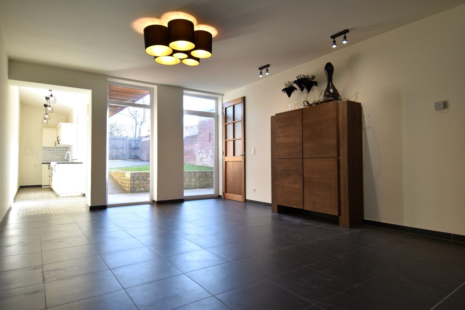 Energiezuinige (label B!) gezinswoning met praktijkruimte, 3 slaapkamers en tuin te koop in hartje Bellegem foto 4