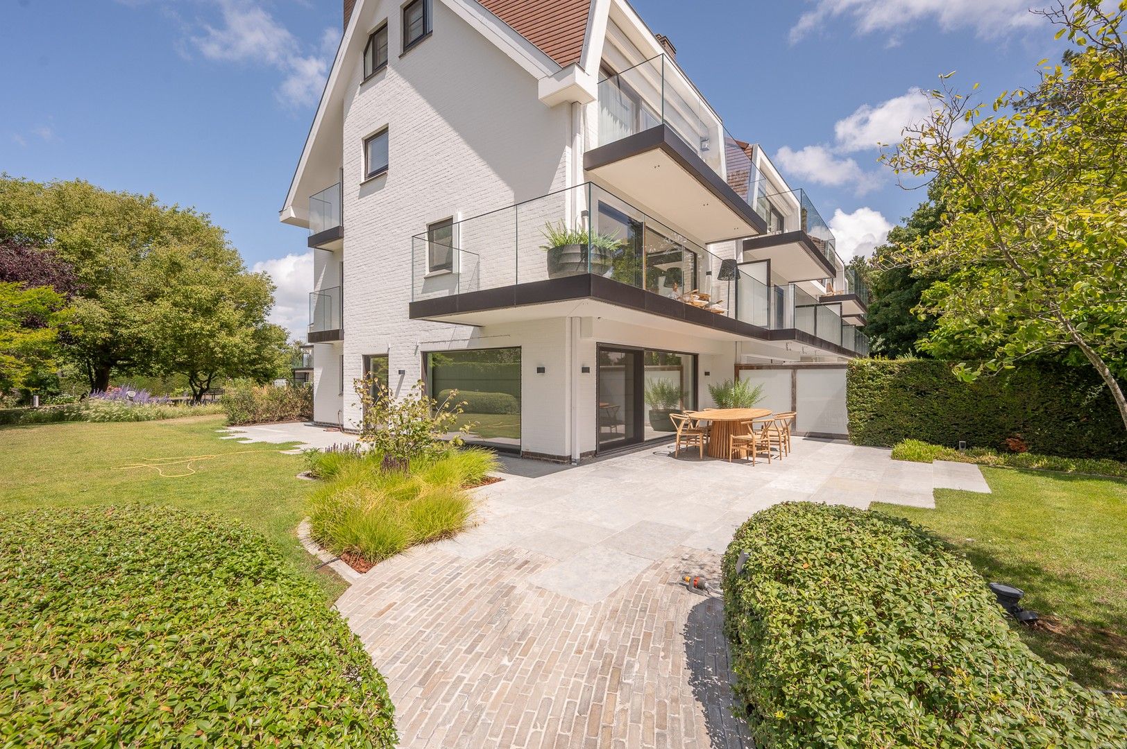 Magnifiek tuinappartement met tuin op het zuid-westen, rustig gelegen in het Zoute. foto 28