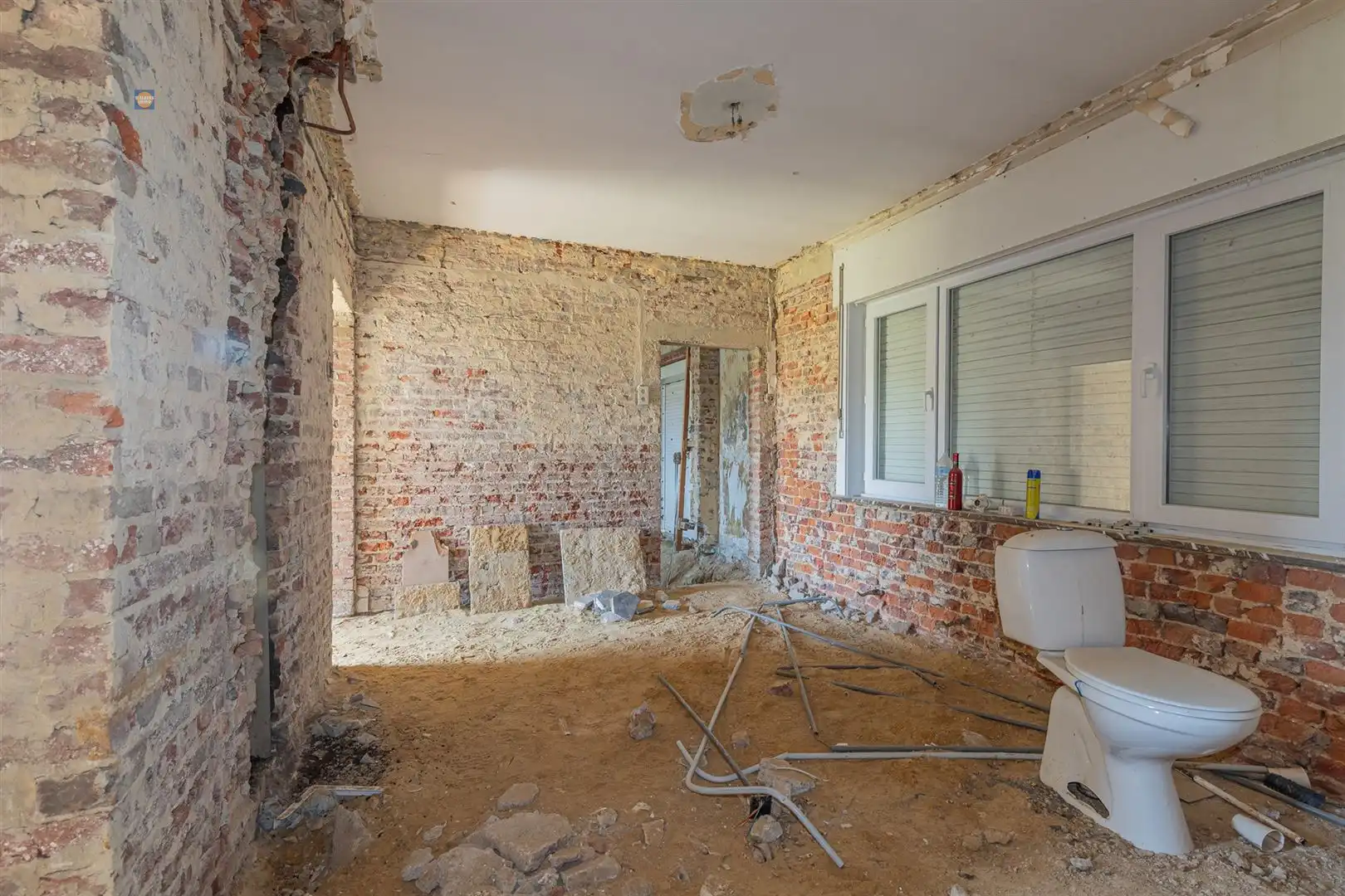 Te renoveren vierkantshoeve op toplocatie foto 18