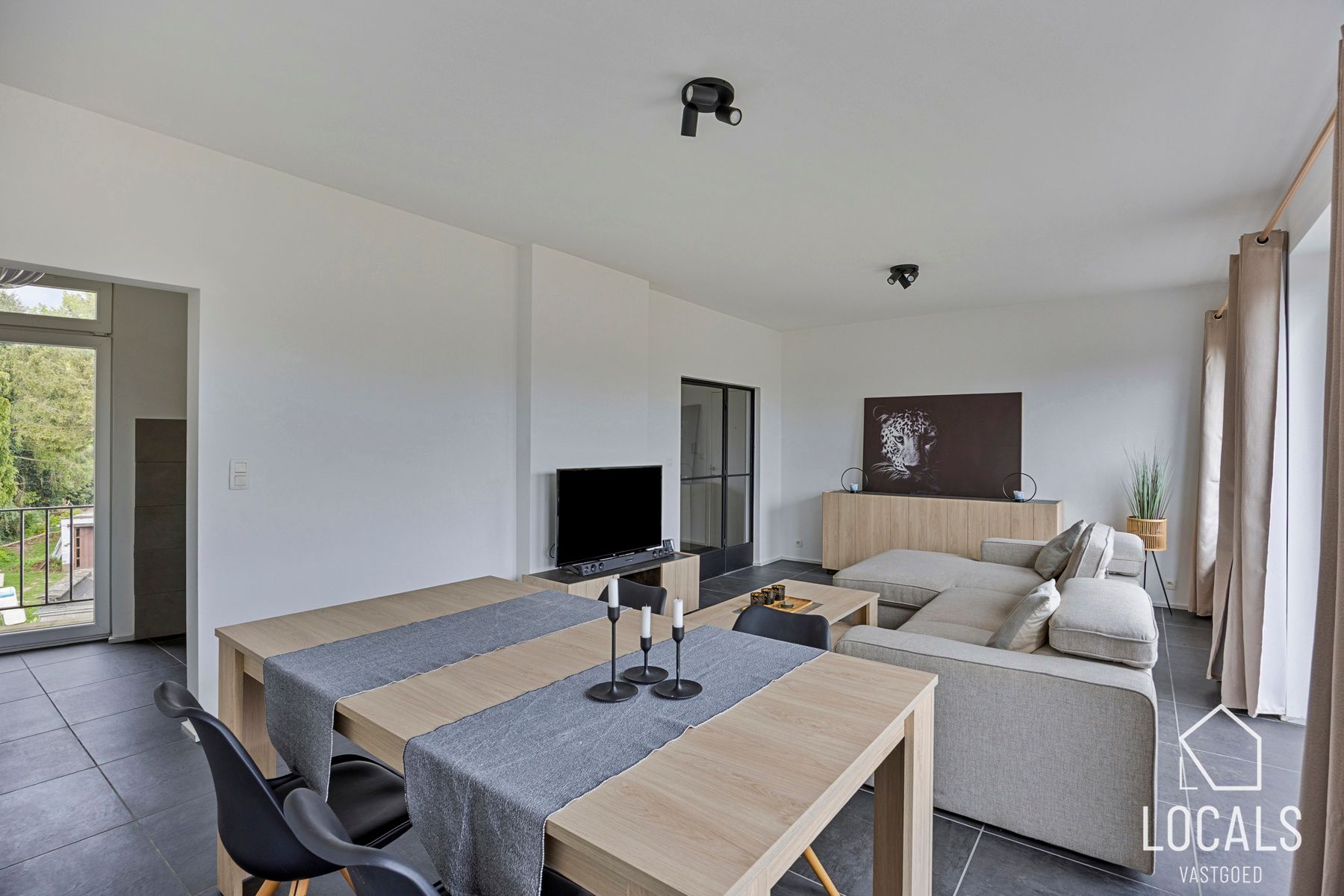 Mooi gerenoveerd 3-slaapkamerappartement te Nieuwerkerken foto 5