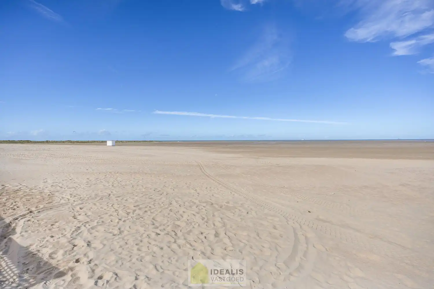IDEALIS VASTGOED - HEERLIJK GELIJKVLOERS VAKANTIE-APPARTEMENT TE ZEEBRUGGE-BAD OP WANDELAFSTAND VAN HET STRAND EN DE DUINEN! EEN FIJNE PLEK BESTAANDE UIT EEN LICHTRIJKE LEEFRUIMTE MET OPEN KEUKEN EN BERGING, 1 RUIME SLAAPKAMER, 1 INPANDIGE KINDERKAMER, EEN EXTRA RUIM TERRAS EN EEN GOED TOEGANKELIJKE ONDERGRONDSE PARKEERPLAATS (AUTOLIFT) EN KELDERBERGING! foto 44